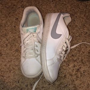 Women’s Nike Shoes ❤️